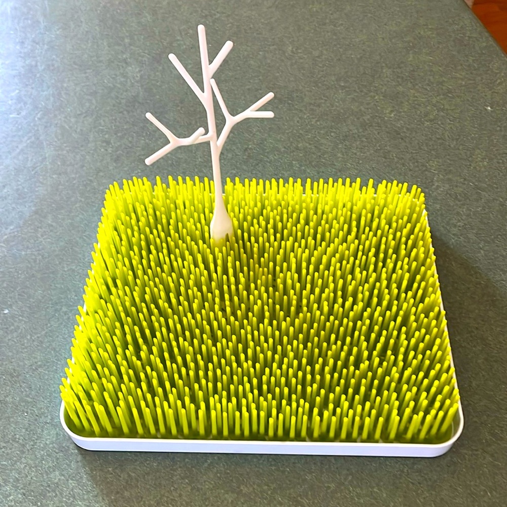 Boon Grass - bottle drying station with tree